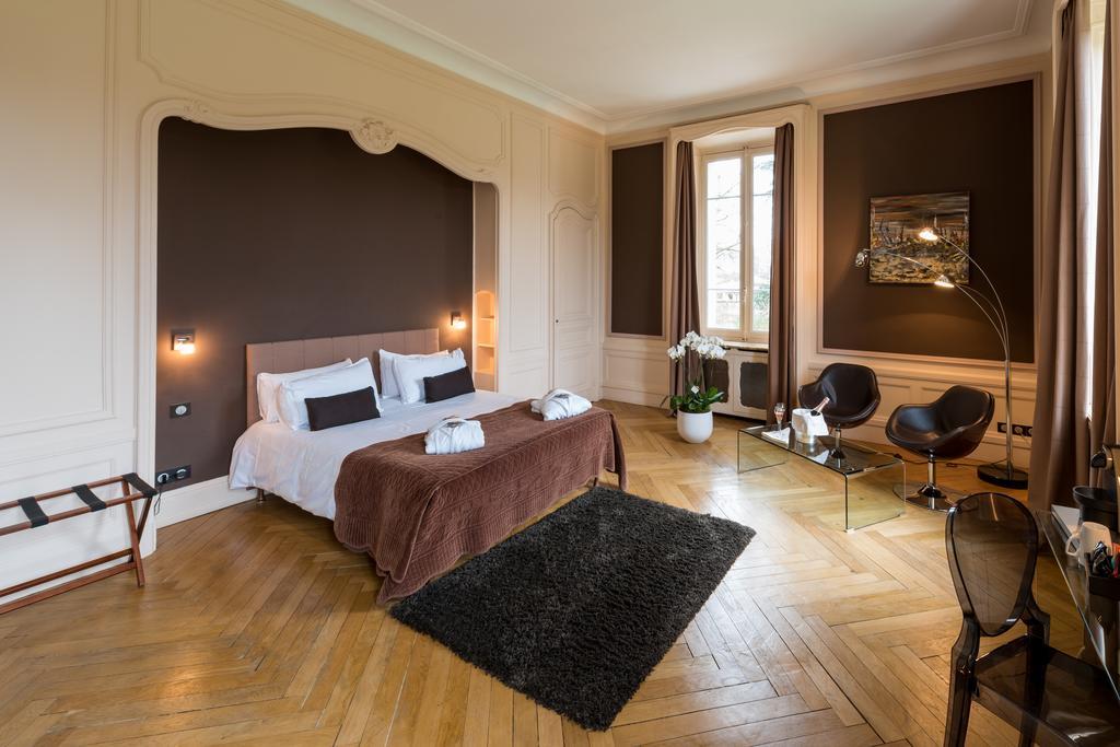 Hotel Domaine Des Sequoias - Les Collectionneurs à Ruy-Montceau Extérieur photo