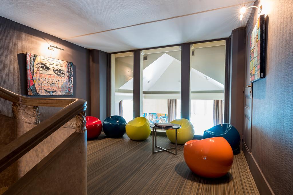 Hotel Domaine Des Sequoias - Les Collectionneurs à Ruy-Montceau Extérieur photo