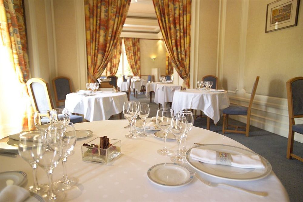 Hotel Domaine Des Sequoias - Les Collectionneurs à Ruy-Montceau Extérieur photo