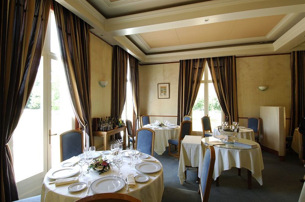 Hotel Domaine Des Sequoias - Les Collectionneurs à Ruy-Montceau Extérieur photo