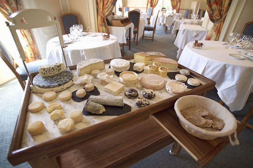 Hotel Domaine Des Sequoias - Les Collectionneurs à Ruy-Montceau Extérieur photo
