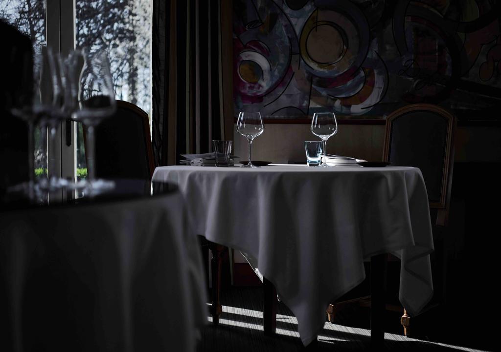 Hotel Domaine Des Sequoias - Les Collectionneurs à Ruy-Montceau Extérieur photo