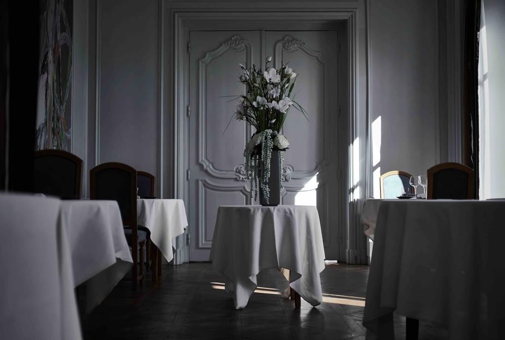 Hotel Domaine Des Sequoias - Les Collectionneurs à Ruy-Montceau Extérieur photo