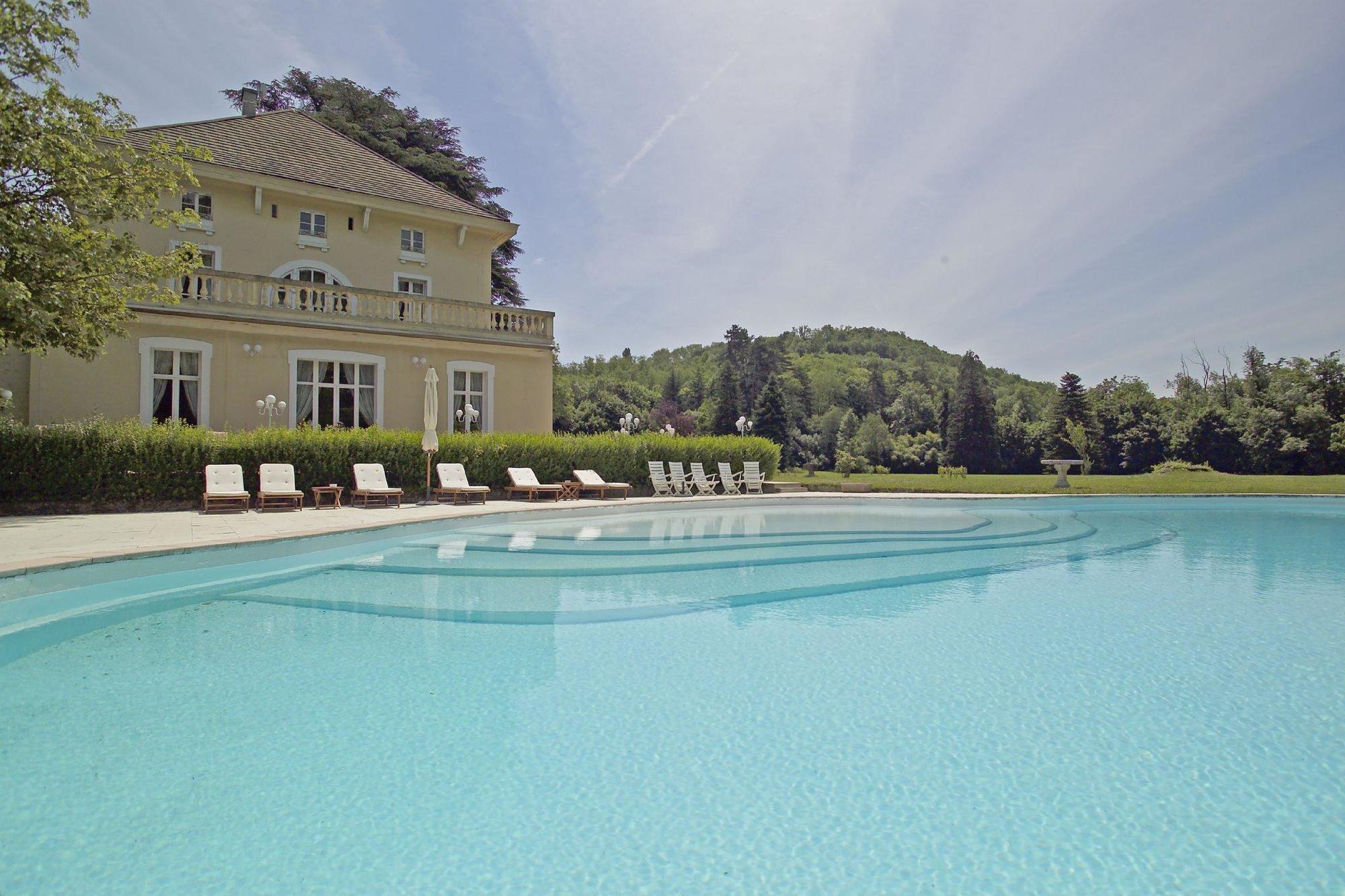 Hotel Domaine Des Sequoias - Les Collectionneurs à Ruy-Montceau Extérieur photo