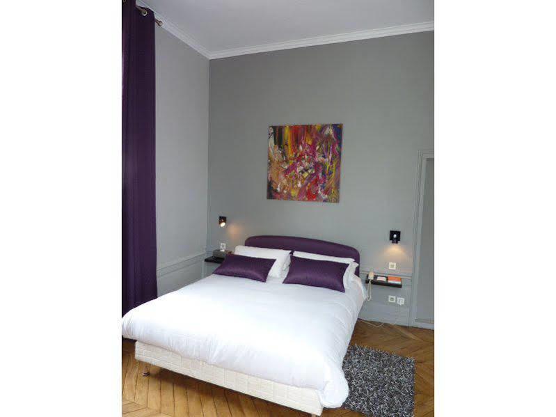 Hotel Domaine Des Sequoias - Les Collectionneurs à Ruy-Montceau Extérieur photo
