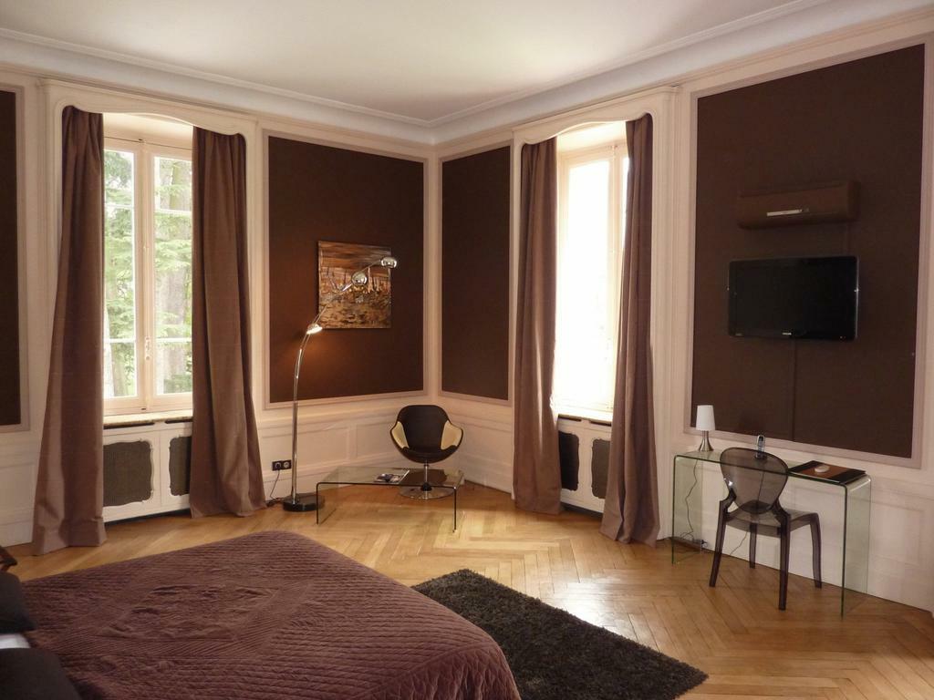 Hotel Domaine Des Sequoias - Les Collectionneurs à Ruy-Montceau Extérieur photo